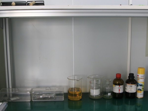 88858cc永利官网不干胶标签的耐油耐酸碱测试