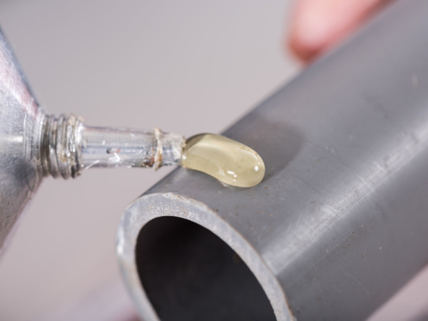 金属上的不干胶怎么清除？